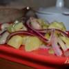 Витаминный салат из белой фасоли и красного лука
