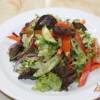Салат из свежих овощей и куриной печени