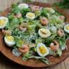 Салат с перепелиными яйцами и креветками