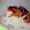 Мраморный пирог с ягодами в мультиварке