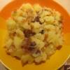Вареная картошка кусочками с подчеревком и луком