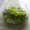 Огуречный салат с мятой и тыквенными семечками