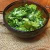 Зеленый весенний салат с кунжутом