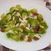Салат с брюссельской капустой и изюмом