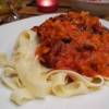 Спагетти с томатно-мясной подливой