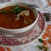 Чечевичный суп с сухариками и копчеными колбасками