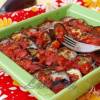 Запечённые баклажаны под томатно-коричным соусом
