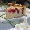 Вишнево-творожный пирог с миндалем