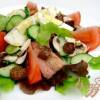 Салат с овощами, гренками и оливковой заправкой Гранд