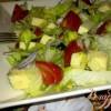 Салат с айсбергом, помидорами и моцарелой