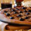 Пицца луковая с анчоусами и оливками