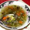 Куриный суп с зеленым горошком и грибами