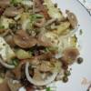 Теплый салат из картофеля грибов и каперсов