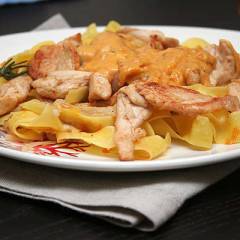 фото рецепта Паста с курицей и сливочным соусом