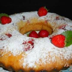 фото рецепта Творожный кекс-пирог с клубникой