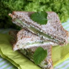 фото рецепта Сэндвичи с пикантным огурцом