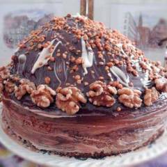 фото рецепта Шоколадно-ореховый торт  &#34;Везувий&#34;